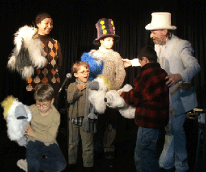 maman et 4 enfants spectateurs font de la ventriloquie sous les conseilles de David Michel